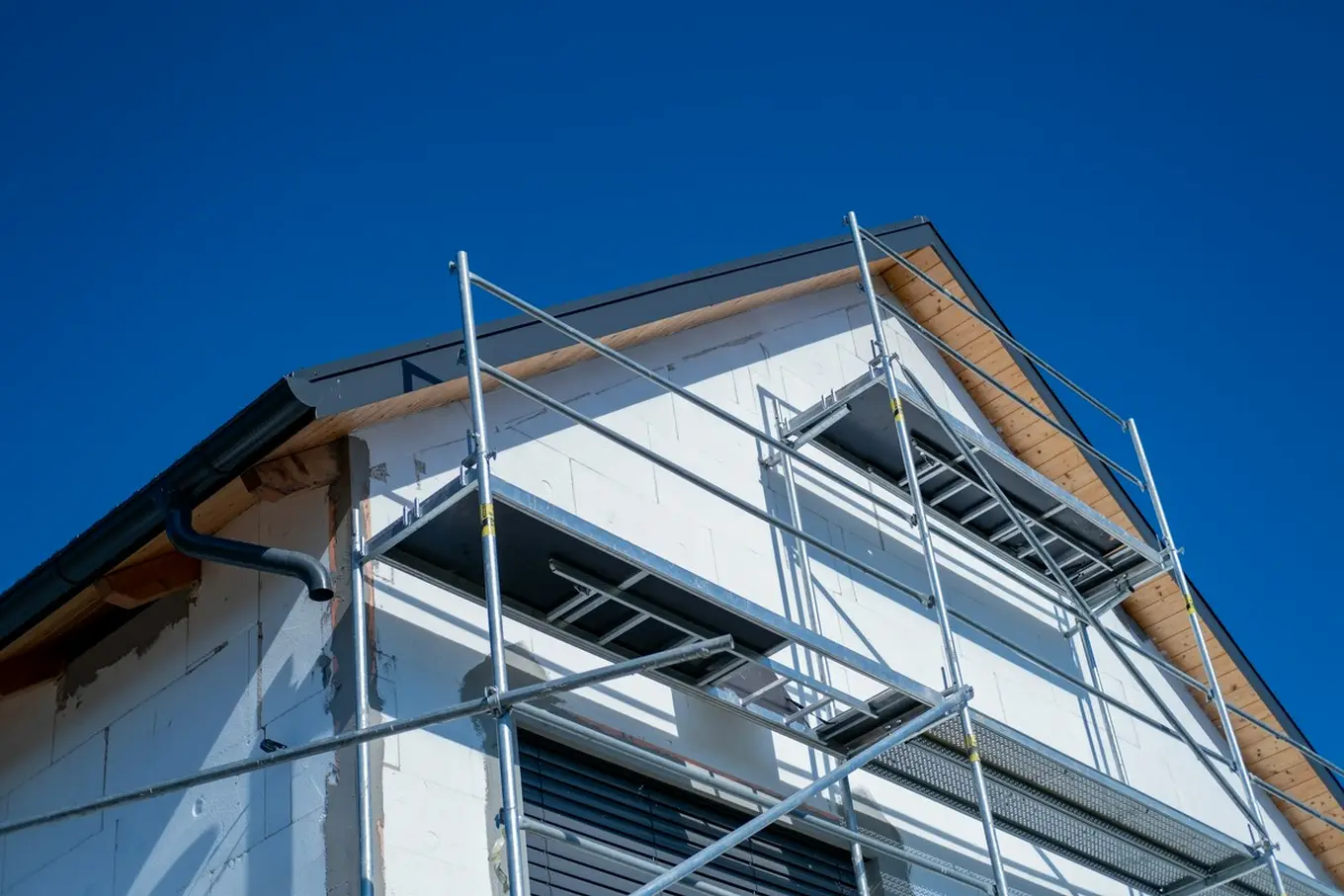 rusztowanie przy domu